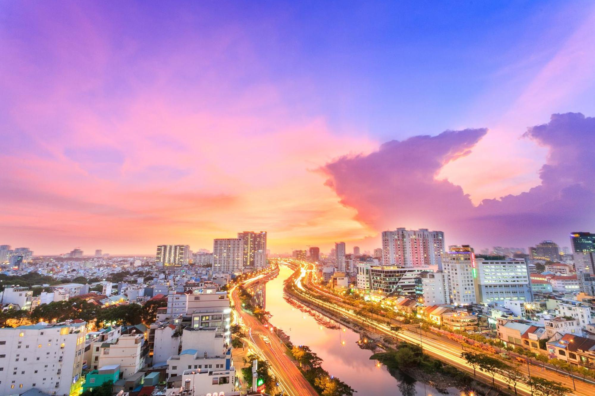 Rem Rivergate Garden Pool Signature - Free 4G Sim For 3 Nights Booking 胡志明市 外观 照片